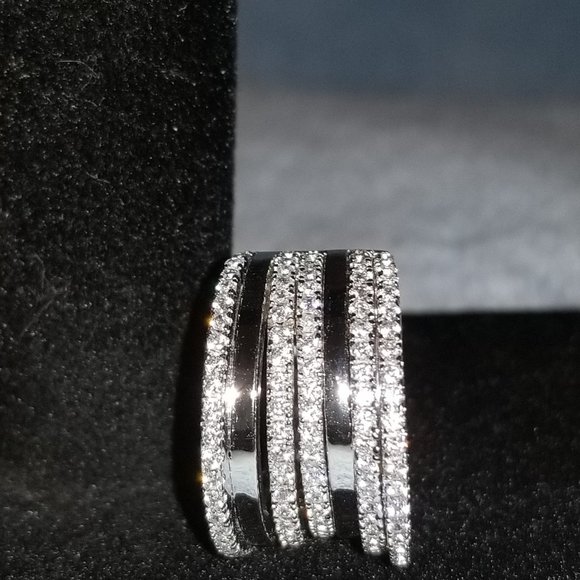 Ring - Picture 1 of 6